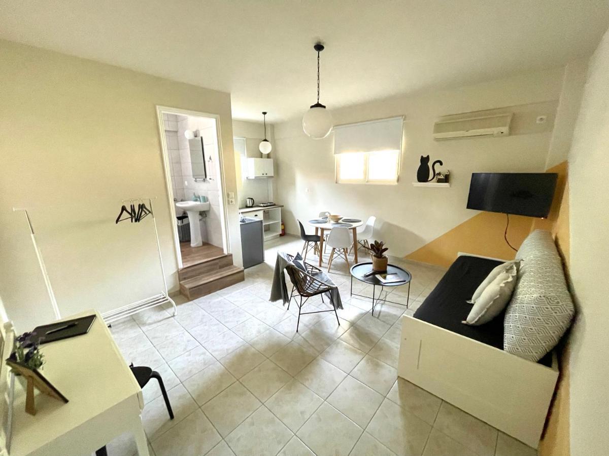 Sofi'S Apartments Каламата Экстерьер фото